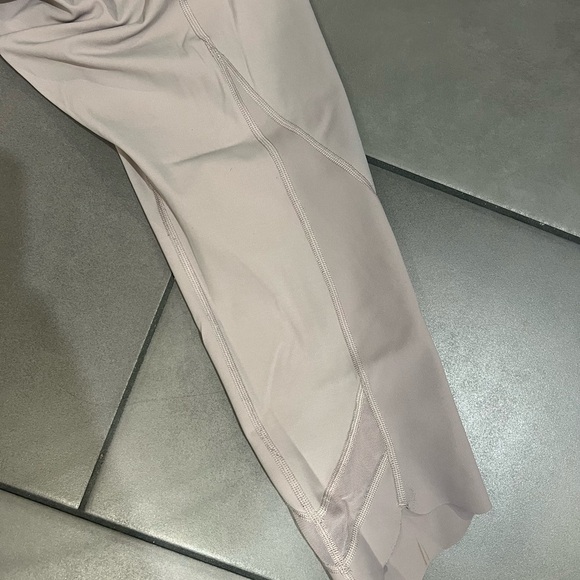 Lululemon- Blush Leggings - Picture 6 of 6